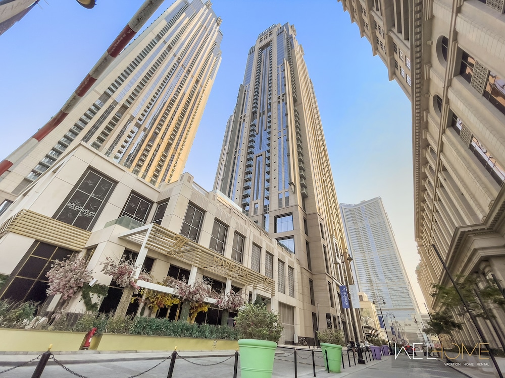 WelHome - 3BR Apt Located Directly on the Dubai Water Canal — Dubai