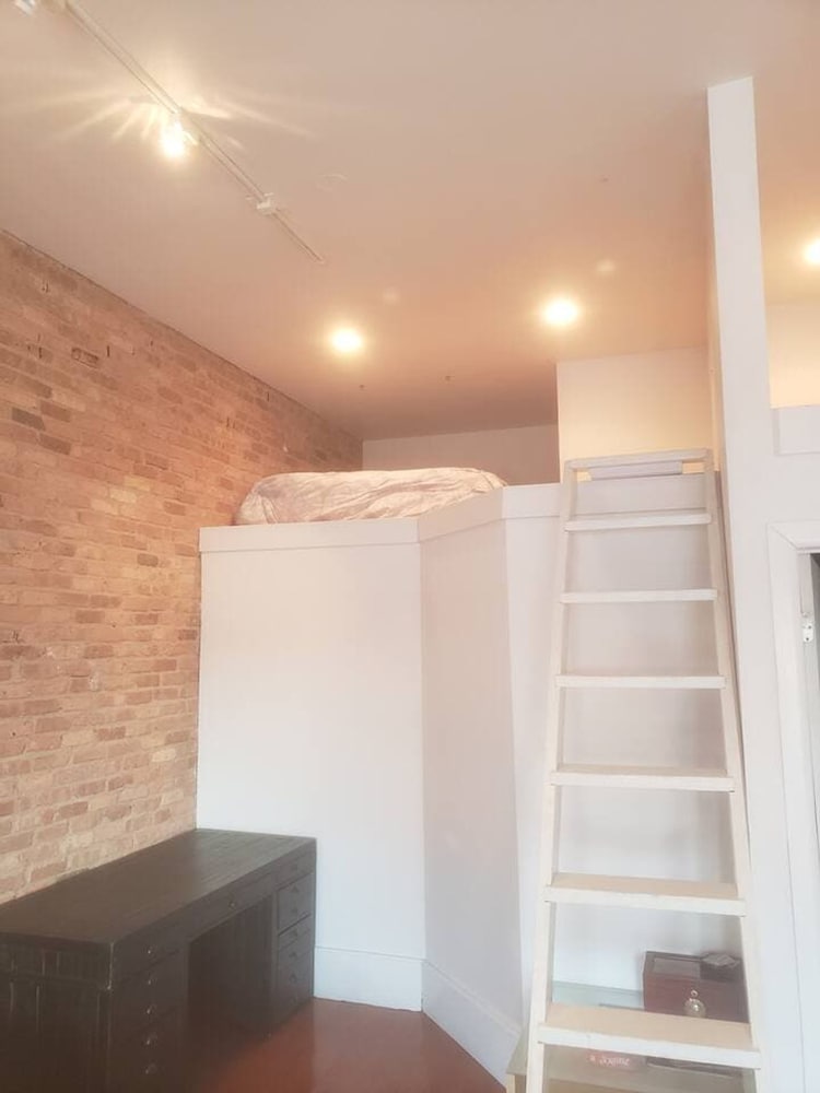 Amazing Wicker Park Penthouse With Skyline Views