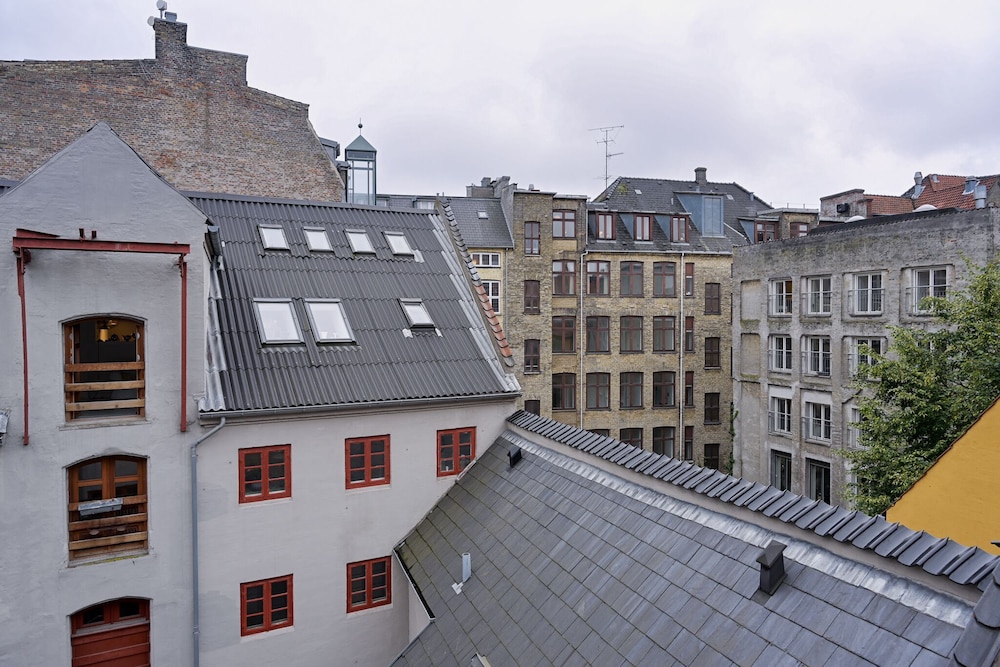 Cozy One-bedroom Apartment in Copenhagen Downtown view 4