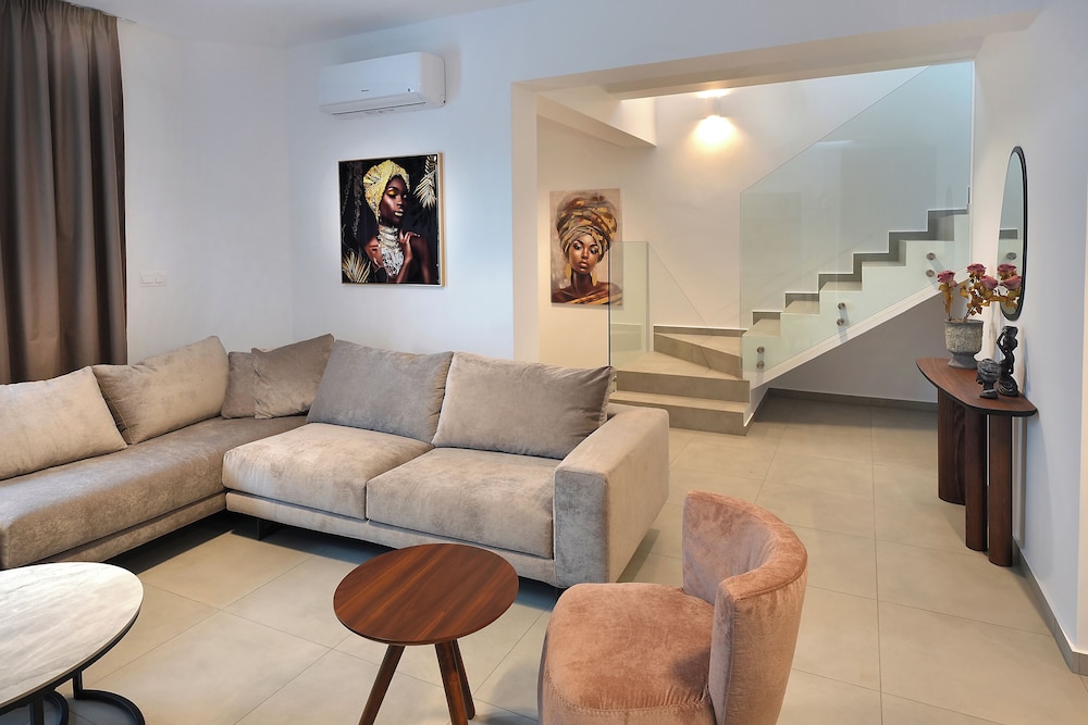 Sun & Moon Luxury 4-bedroom Villa