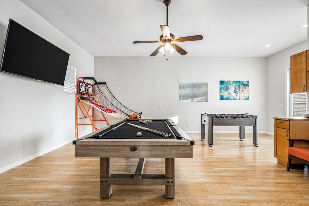Desert Fun 4BR Retreat with Pool