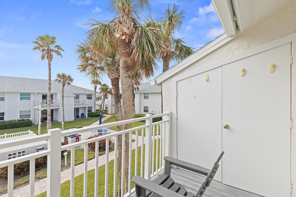 Colony Beach Club 235
