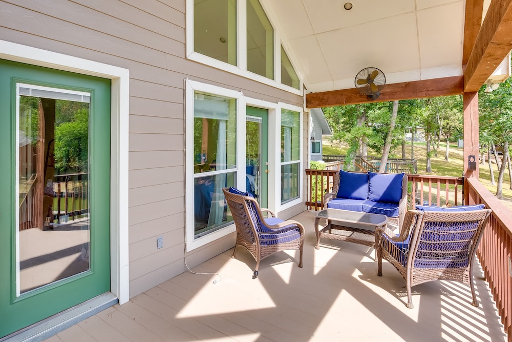 Fish & Kayak: Tranquil Cedar Creek Home! view 5