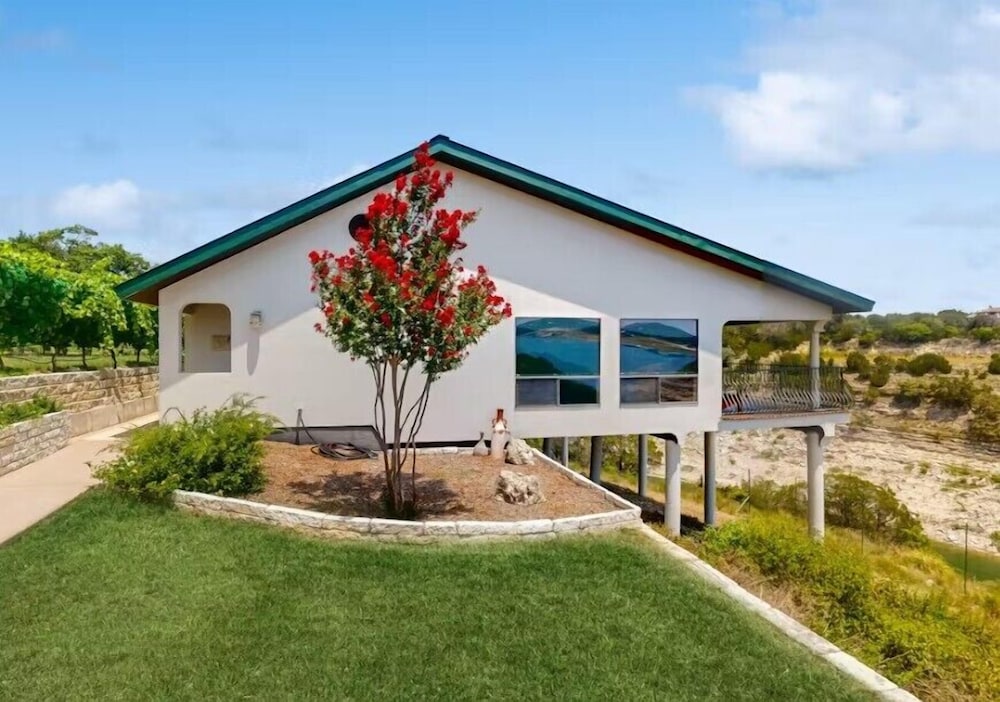 Chardonnay Haus - Unit C