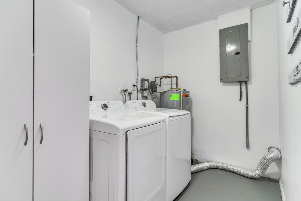 Outdoor Oasis, 4 Mi to Beach: Largo Family Escape!