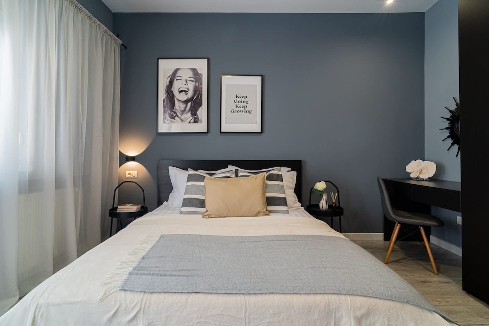 Chic Black White 2BR Retreat on Dambovitei