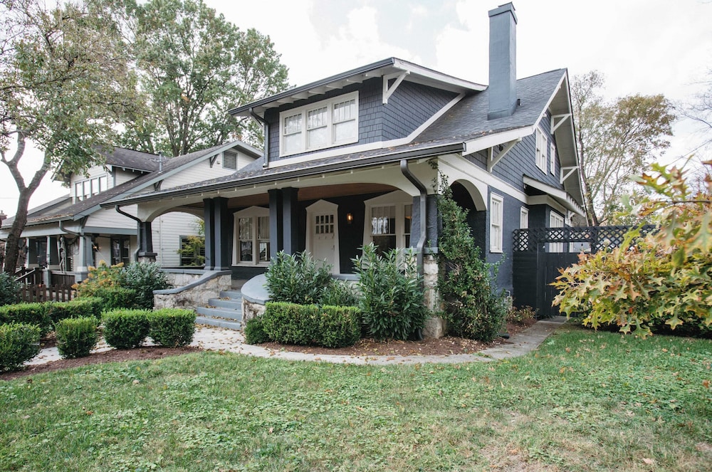 East Nashville Retreat w/ Fireplace, Backyard Firepit, Outdoor Dining & Minutes From Downtown Music, Food & Nightlife Chapel House by Avantstay