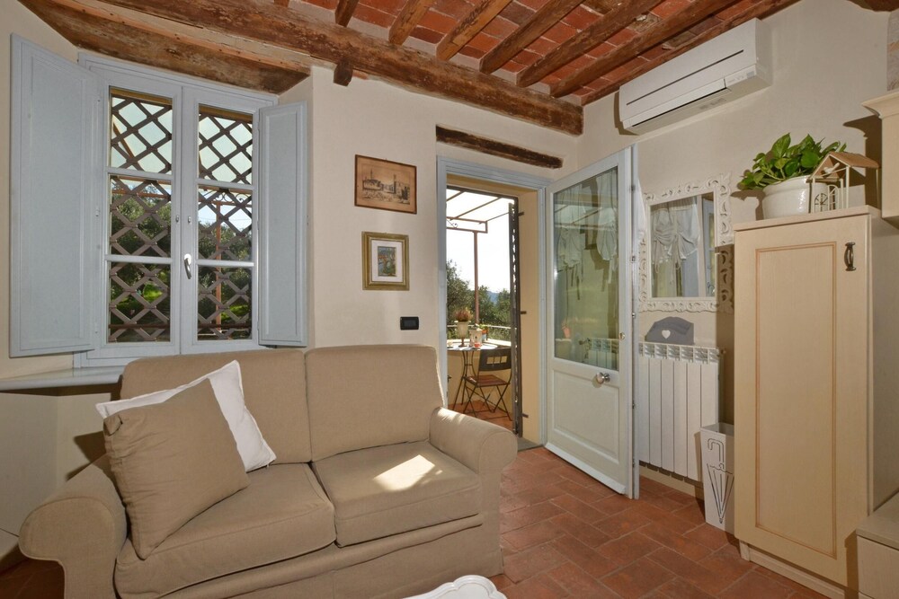 Alloro Grillo in Camaiore view 5