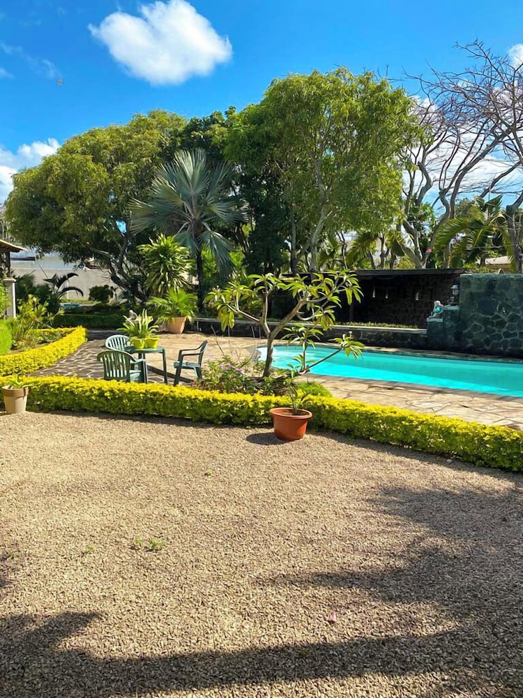 Laurels Villas