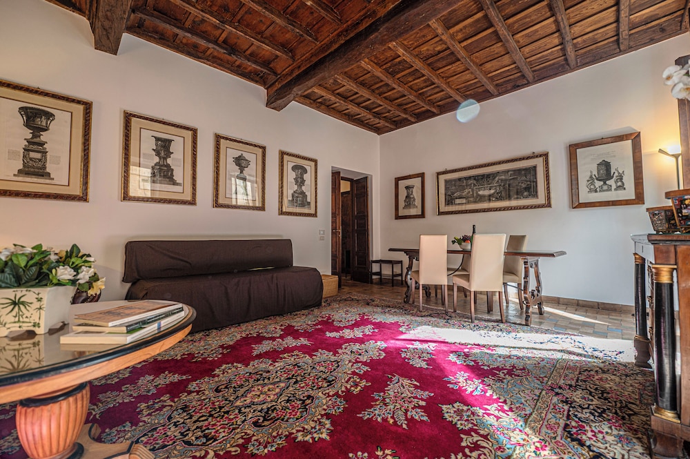 Via Giulia Apartments