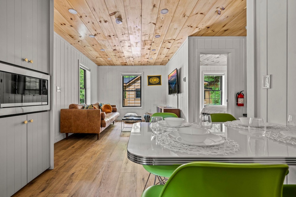 2bdrm Cabin 3 Gburg Pet-friendly Firepit Games