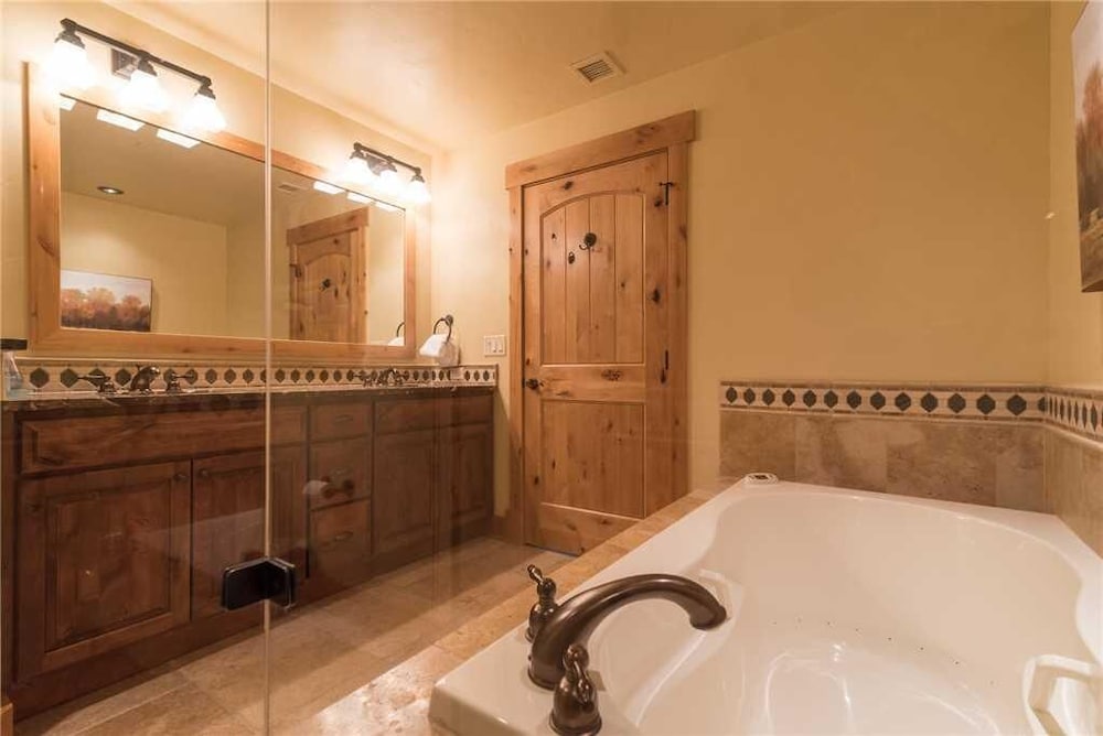 6107 Bear Lodge, Trappeur's Crossing Apartment 3