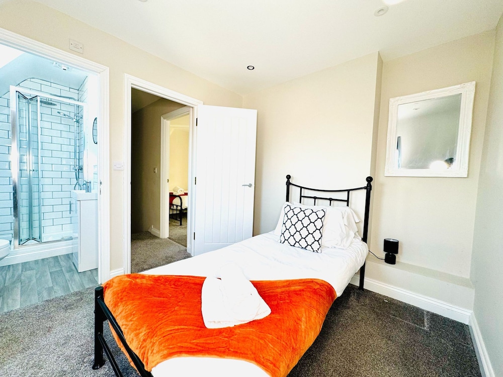 25A Moonstone House in Thetford
