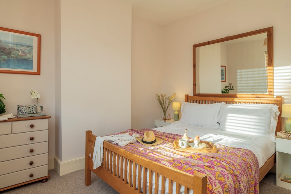 Leaf Cottage I By Huluki Sussex Stays