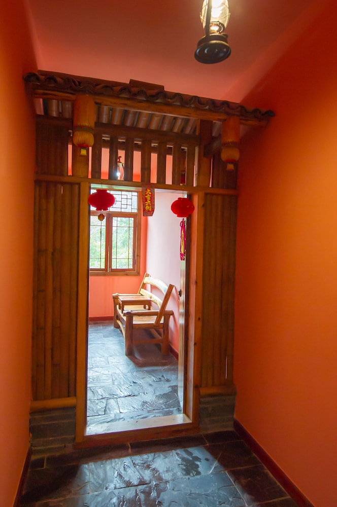Yangshuo Scenic Mountain Retreat