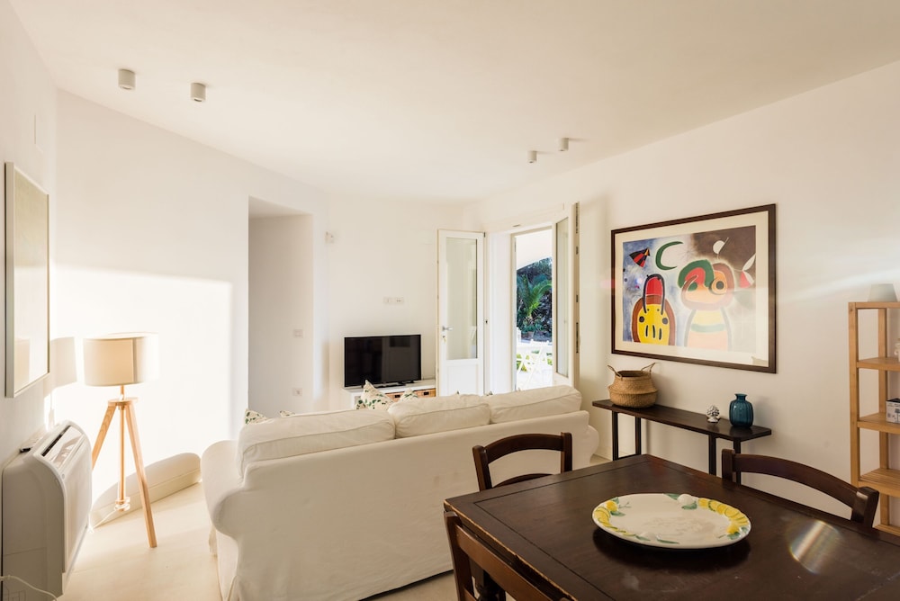 Villa Plemmiria by the Sea by Wonderful Italy