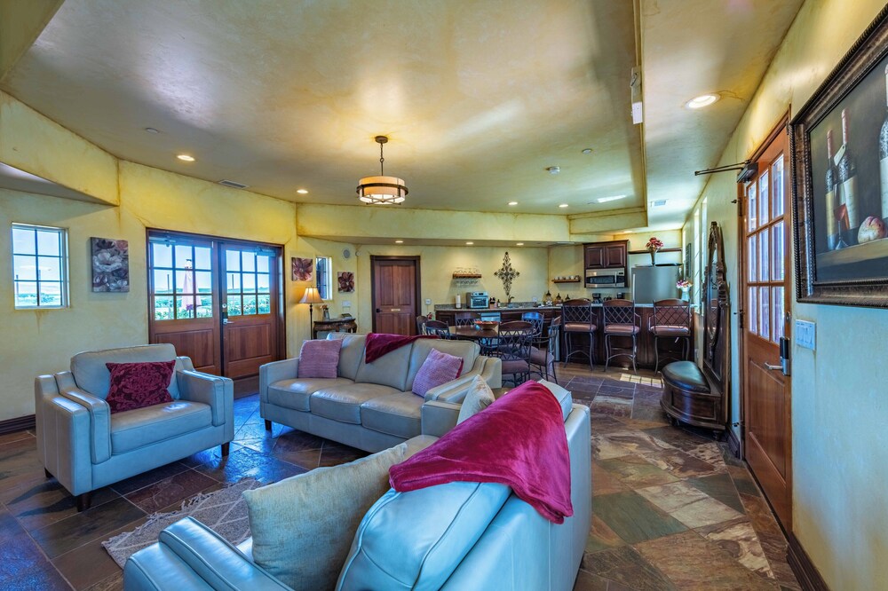 Santellan Inn