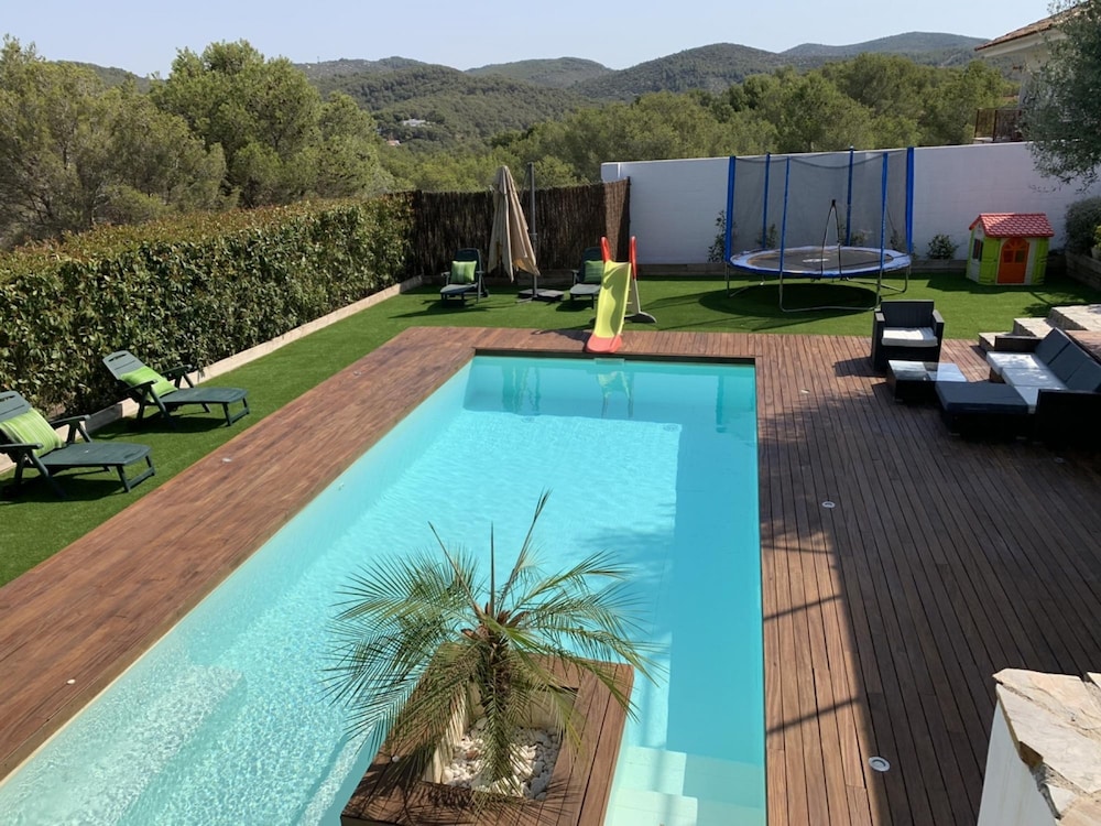 Villa Independiente con Piscina y Vistas