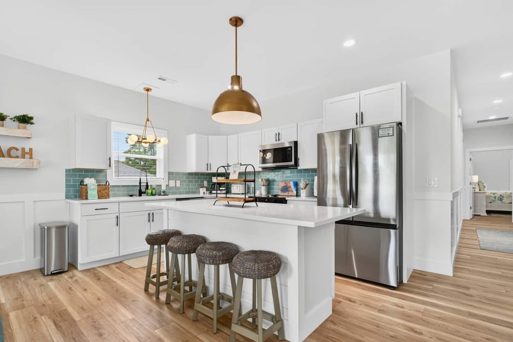New Listing Luxury House 5 Min Walk to Beach