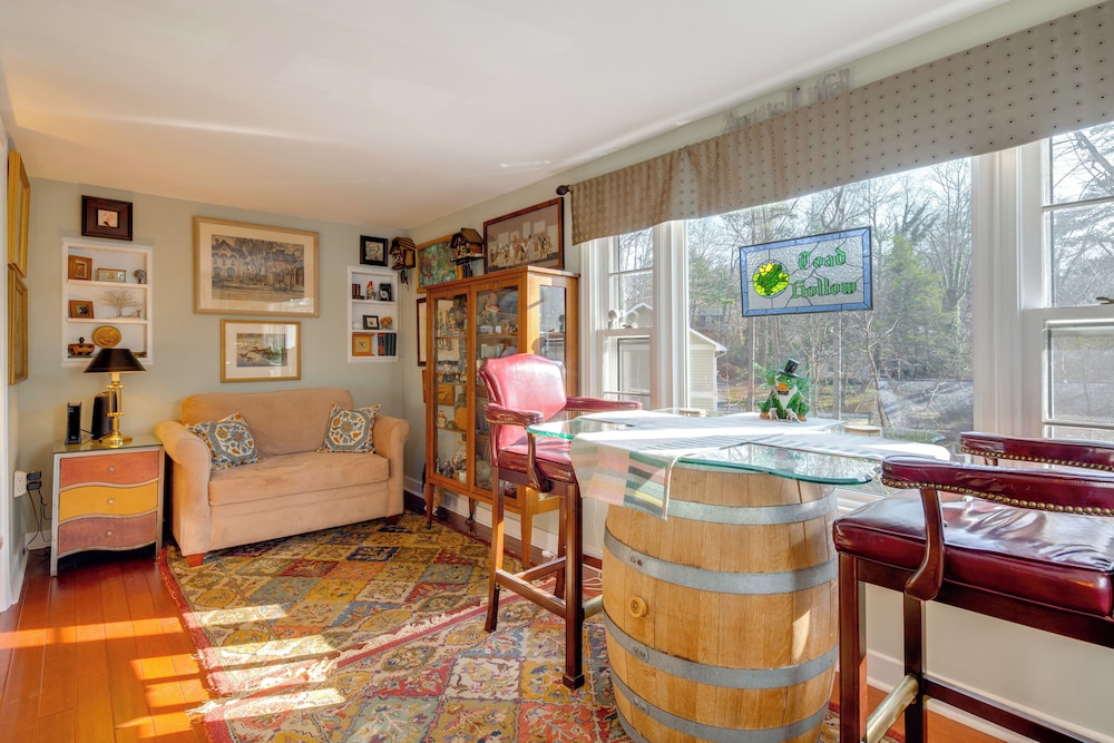 Hike, Sip & Explore! Blue Ridge Mtn Cabin w/ Porch