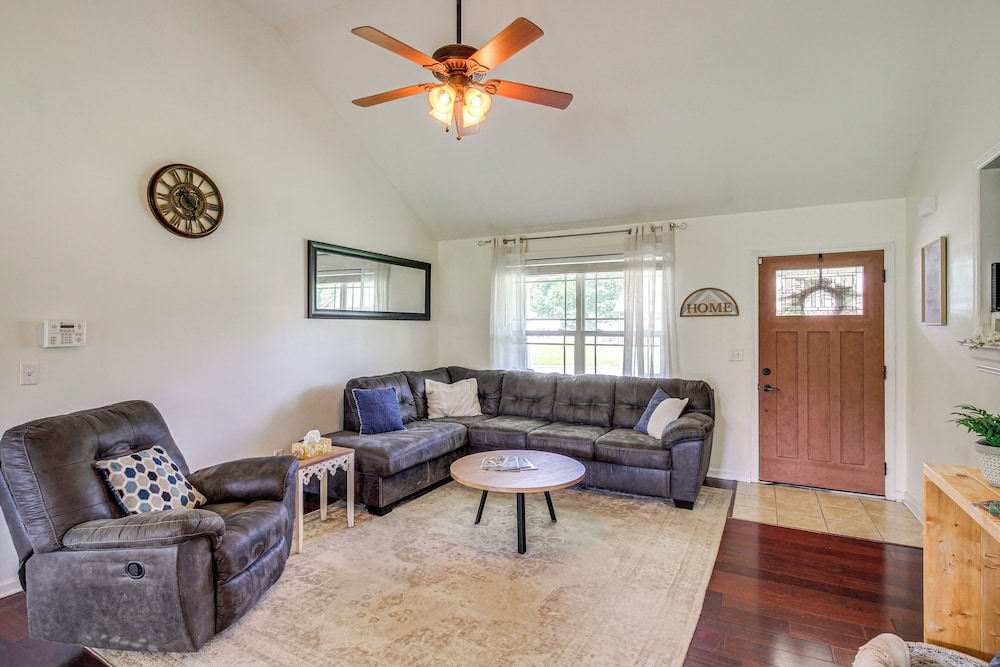 13 Mi to Chattanooga: Family Home w/ Backyard!