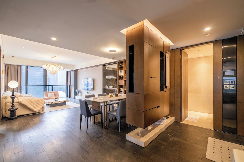 Zhome-Three Bedroom Luxury Suite2