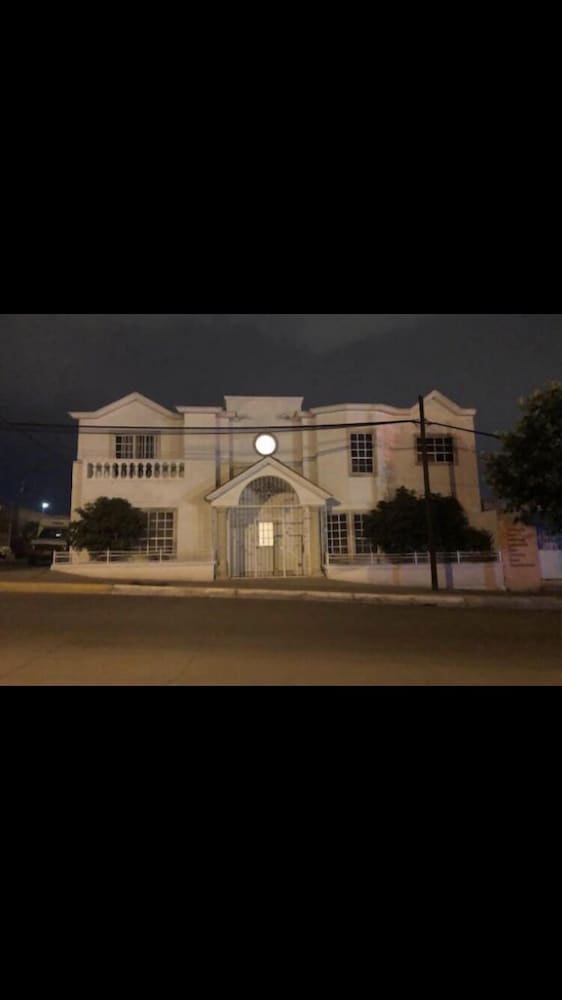 Hotel Residencia Esmeralda - Image 1