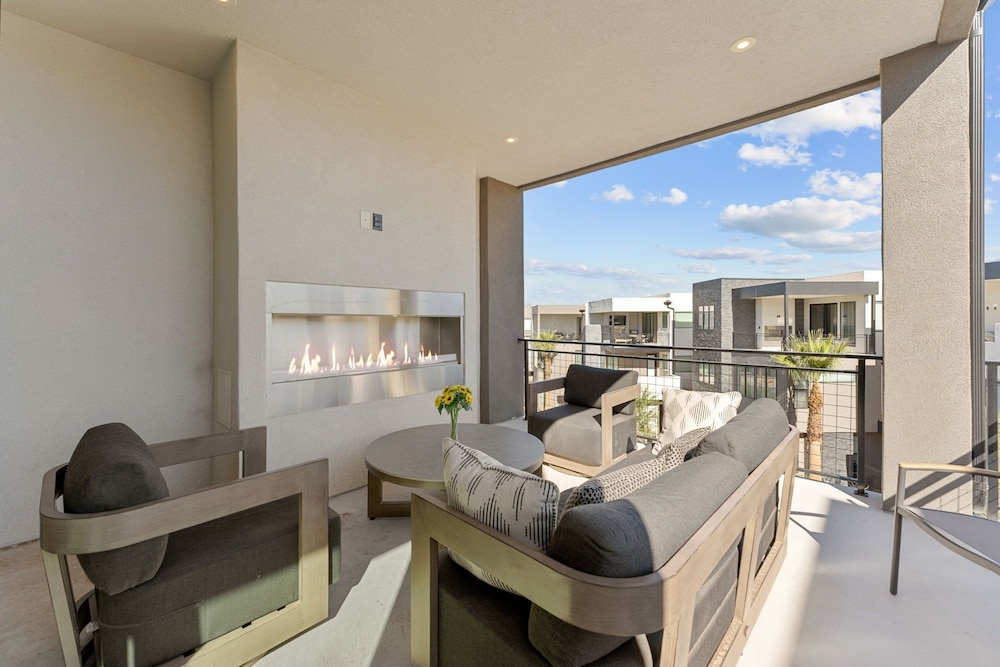 Salt And Sol 5 Bedroom Townhouse