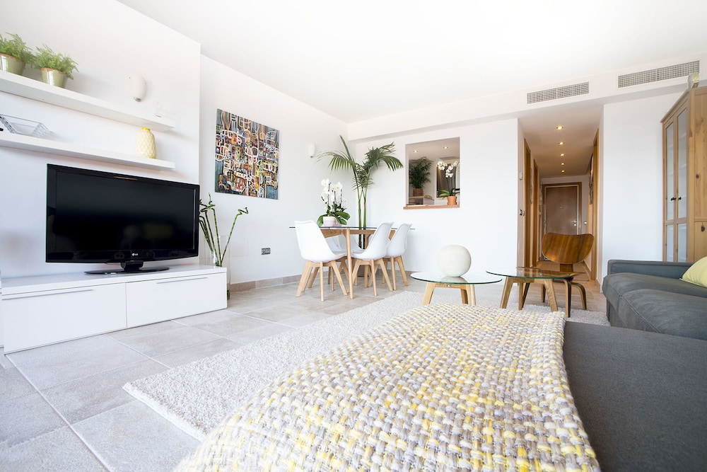 Penthouse M Reserva del Higueron 3 BEDROOMS. TRANSFER to the Beach and Train station. JACUZZI. WIFI. 2 PARKING. 2 SWIMMING POOL