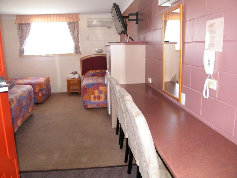 The Clansman Motel
