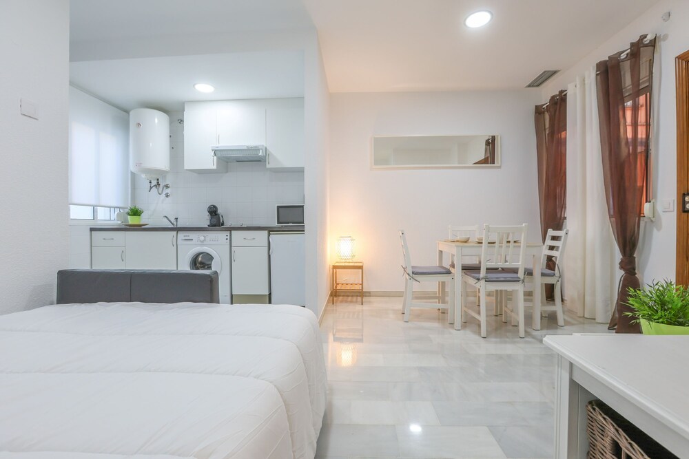 Divina in Sevilla With 1 Bedrooms and 1 Bathrooms