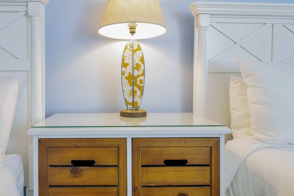 Luxurious, Grand Home, Themed Bedrooms and Large Pool Area #8cg099 - Image 2