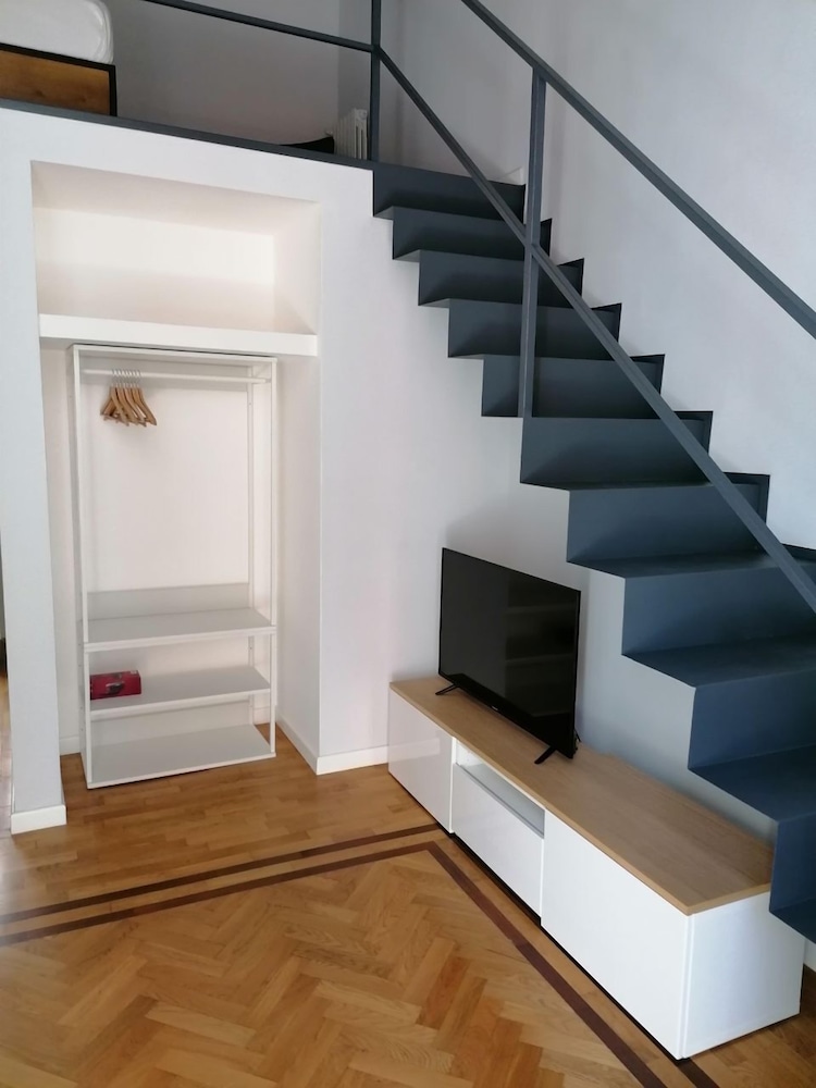 SB6 Rooms & Apartment