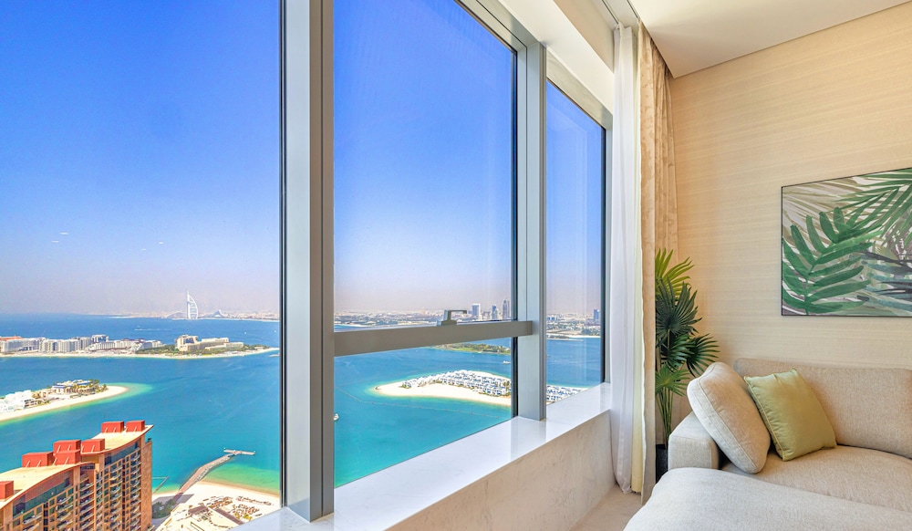 Palm Tower 1 BD Nakheel Mall High Floor