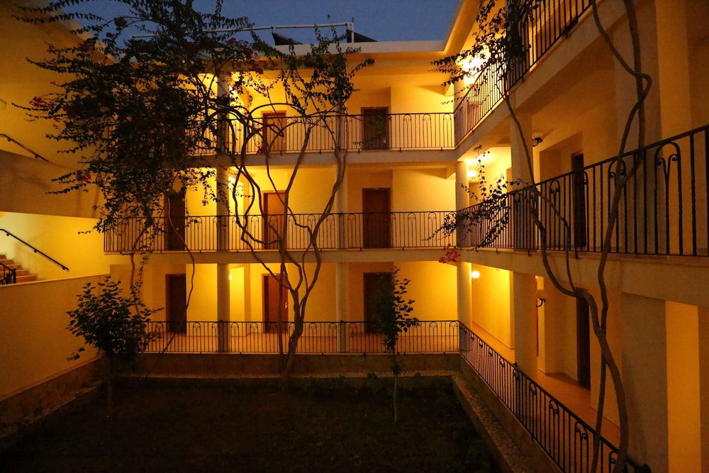 Mavruka Hotel - Image 19