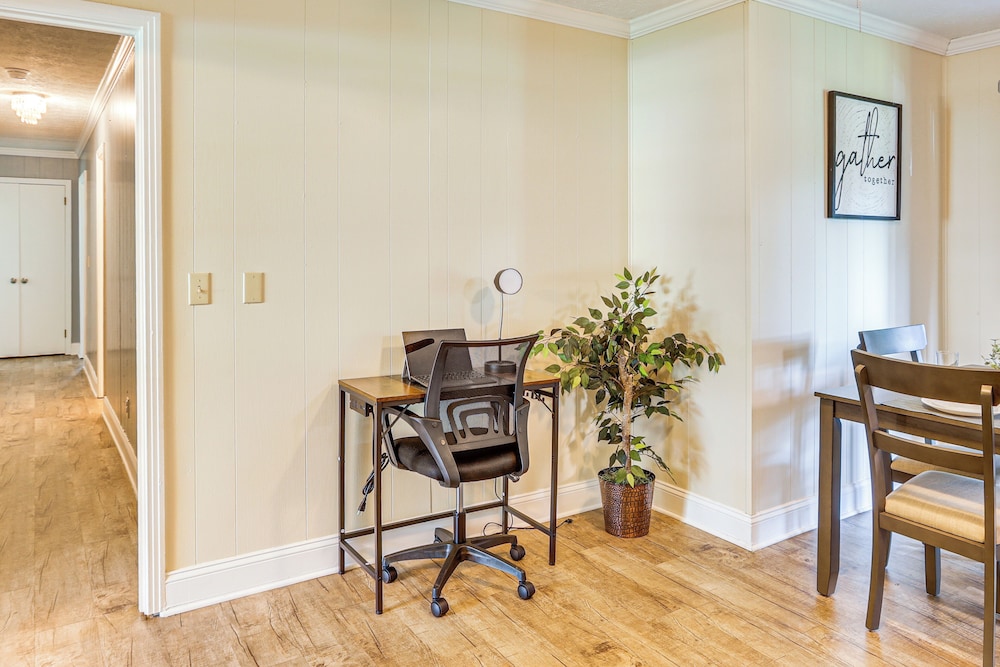 1 Mi to Dtwn Waycross: Home w/ Furnished Porch