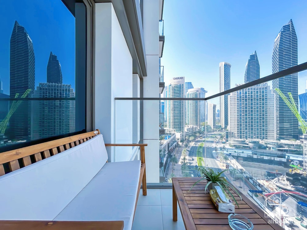 Exclusive Burj Crown 4b Balcony Burj Khalifa View