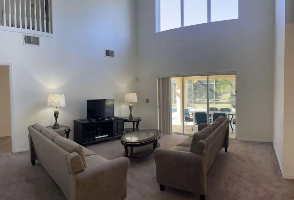 South Facing W/ Private Pool & Spa