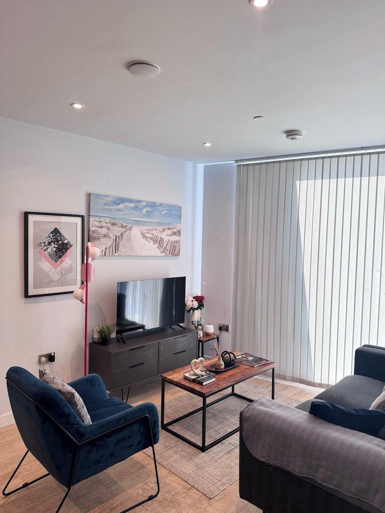 City Centre - 2-bed High Rise Apartment - Sleeps 4