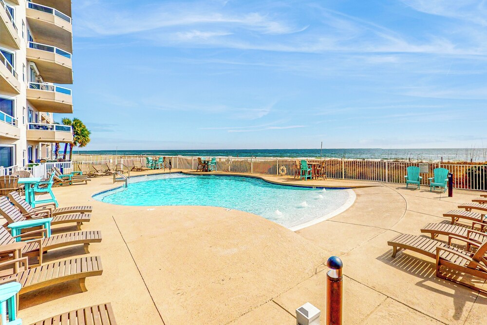 4BR Condo w/ Gulf Views & Amenities