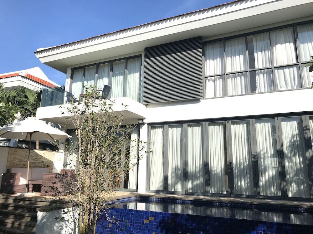 Ocean Resort 4 Bedrooms Danang Living
