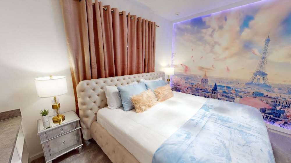 8 Bedroom Themed Rooms Huge Games Room Pool Spa