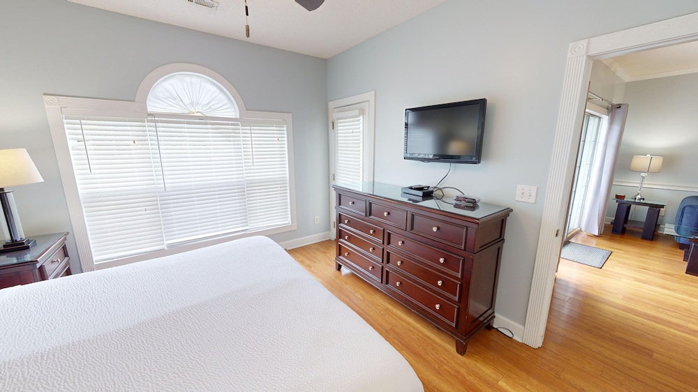 Magnolia Place 4695-103 2 Bedroom Condo