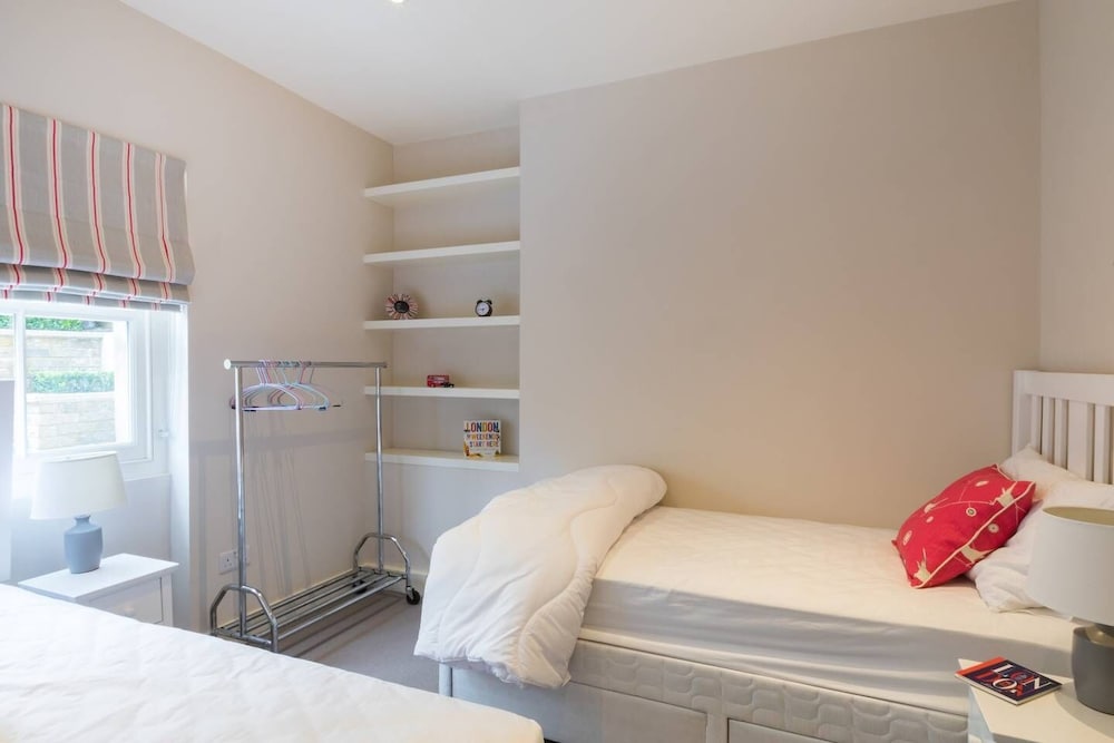 Beautiful Brook Green 2 bed Flat, Close to Tube