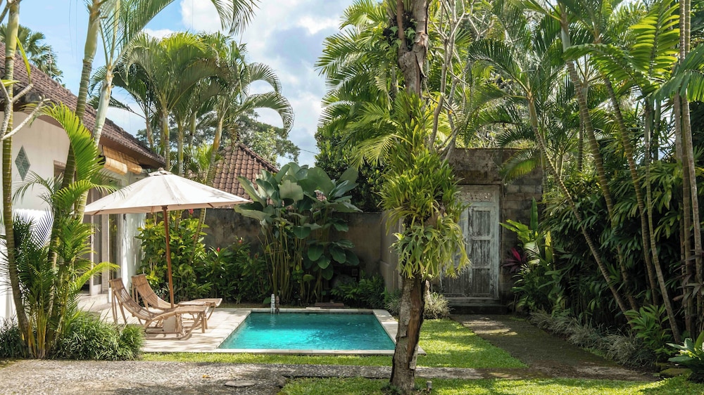 Katak Villa by Villa Finder