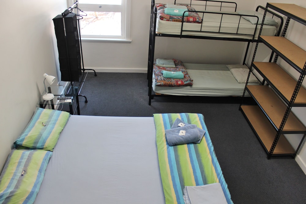 The Guesthouse - Hostel