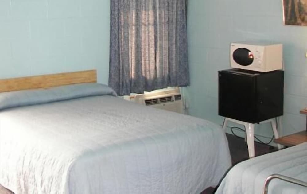 Holiday Host Motel