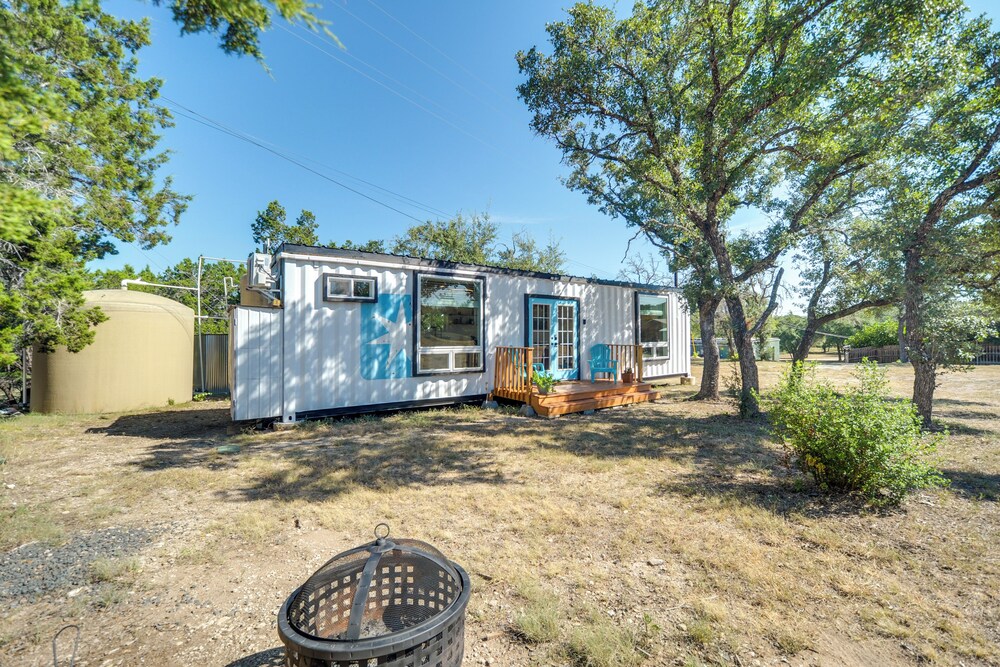 Spicewood Luxury Container: 8 Mi to Lake Travis! view 4