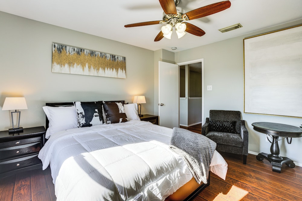 Solar-powered Home w/ & Game Room & Gym in Houston