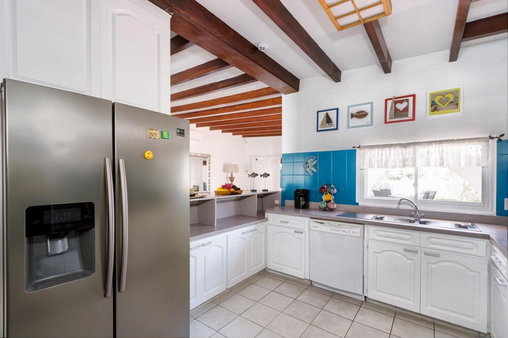 Villa Allegra Family Vacation Home w Pool BBQ